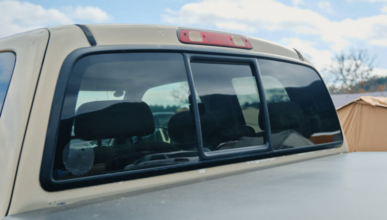 【’07 TOYOTA TUNDRA】観音開きの広い後席に家族も愛犬も快適乗車。