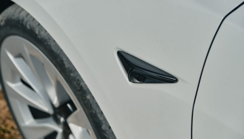 【’21 TESLA MODEL3】発進時の加速に惹かれたEVをアウトドア仕様に。