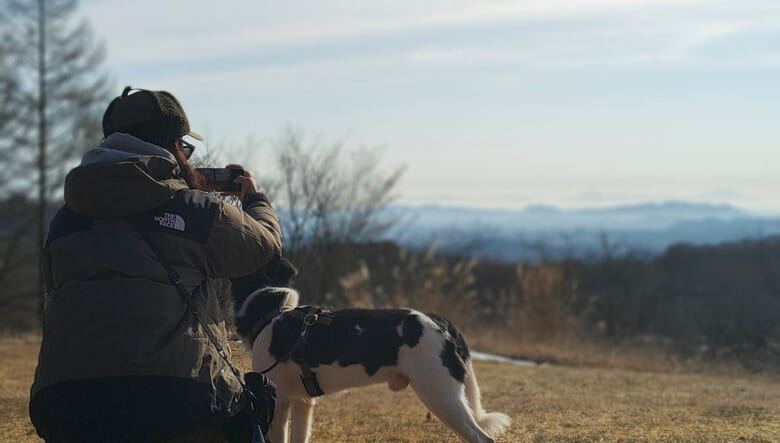 ボクらがスマホに求めること。アウトドア派フォトグラファーが「arrows Alpha」と過ごす1日。