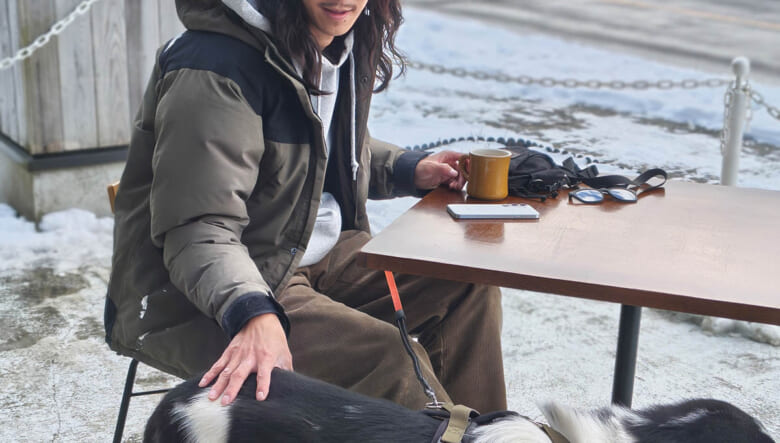 ボクらがスマホに求めること。アウトドア派フォトグラファーが「arrows Alpha」と過ごす1日。