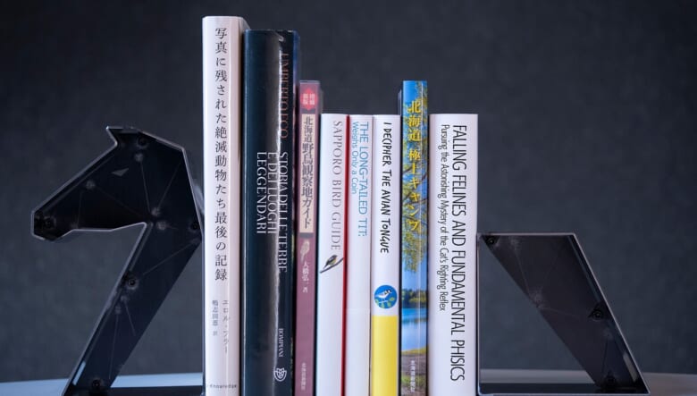 トリパス恒例の干支シリーズ新作！　午年を祝うインダストリアルな“ブックエンド&ロッキングホース”。