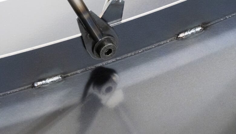 トリパス恒例の干支シリーズ新作！　午年を祝うインダストリアルな“ブックエンド&ロッキングホース”。