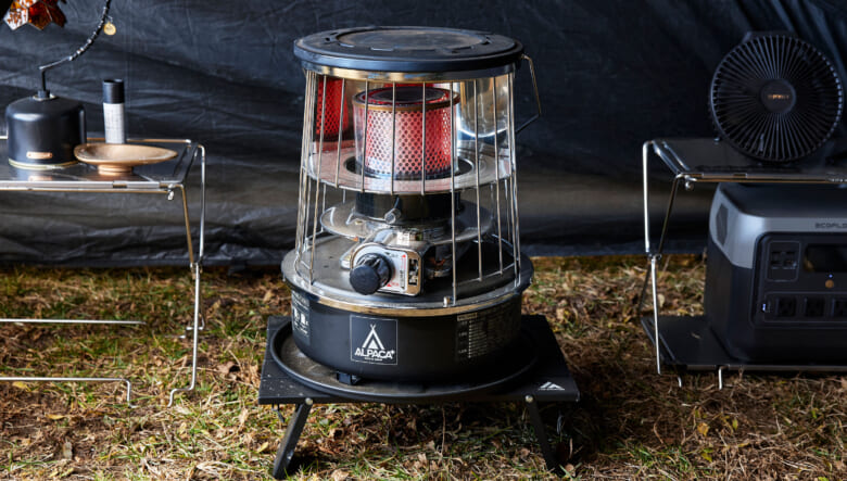 今回持ち込んだのは、コスパの良さで人気のストーブ、アルパカ。ステッカーでチューンナップし、ジブン仕様に。