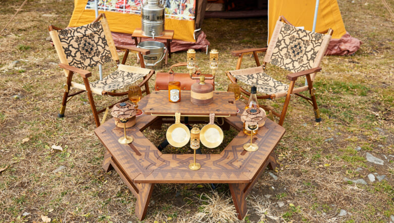 外に出したリビングも、オールドマウンテンコラボを多用し、色のトーンを合わせた。