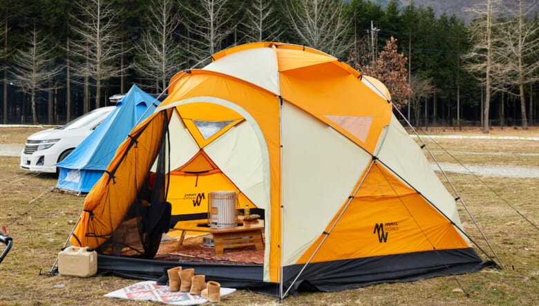 マンゴーステーションは大人が立てる天井高と大人数を収容できる広さ。雨風に強いドーム型もファミリーにとって安心。