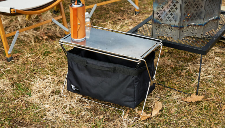 トーキョークラフトのコードユニットは下に収納用ボックスまで完備。サイドテーブルにも、収納ラックとしても使える万能選手。