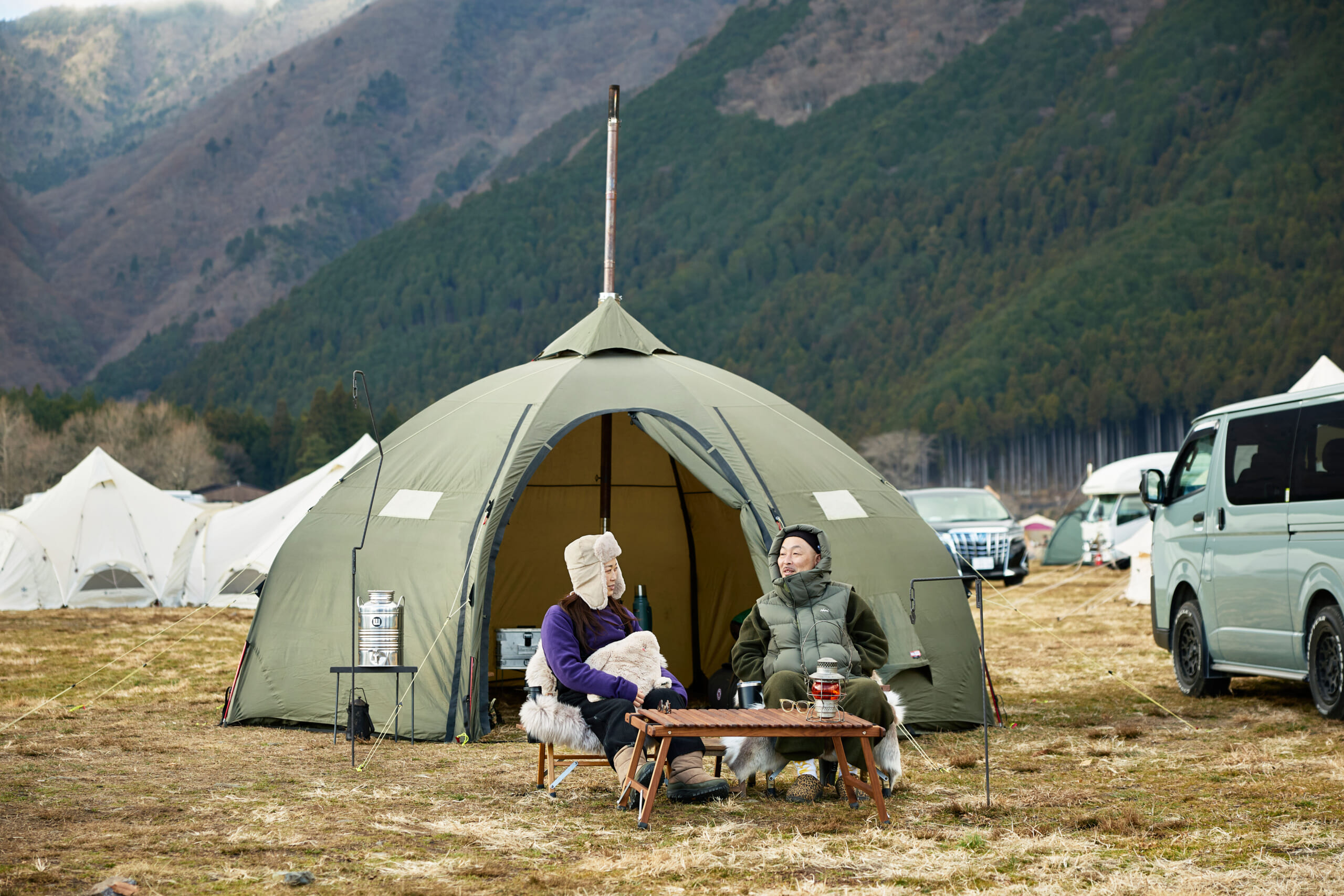 薪ストーブとの相性バツグン!!冬の王道ドームテントで快適室内。（GO