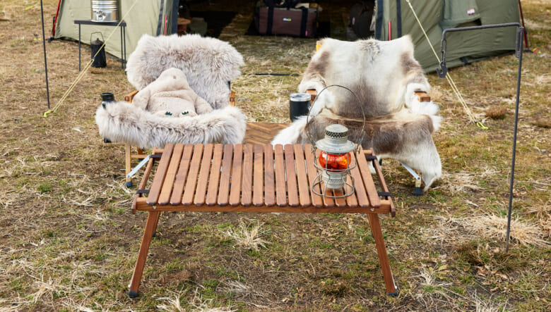 カーミットチェアにはUPIで購入したトナカイの毛皮とスタンダードポイントで購入したファーを防寒対策としてプラス。