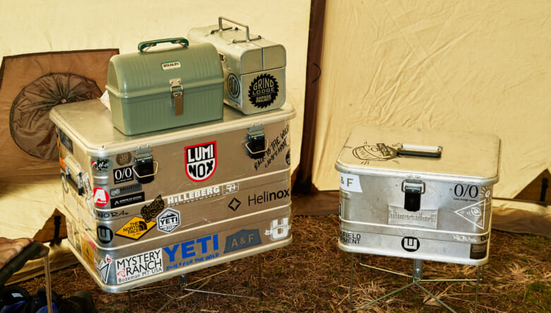 収納は質実剛健なヒューナースドルフのコンテナをサイズ違いで。