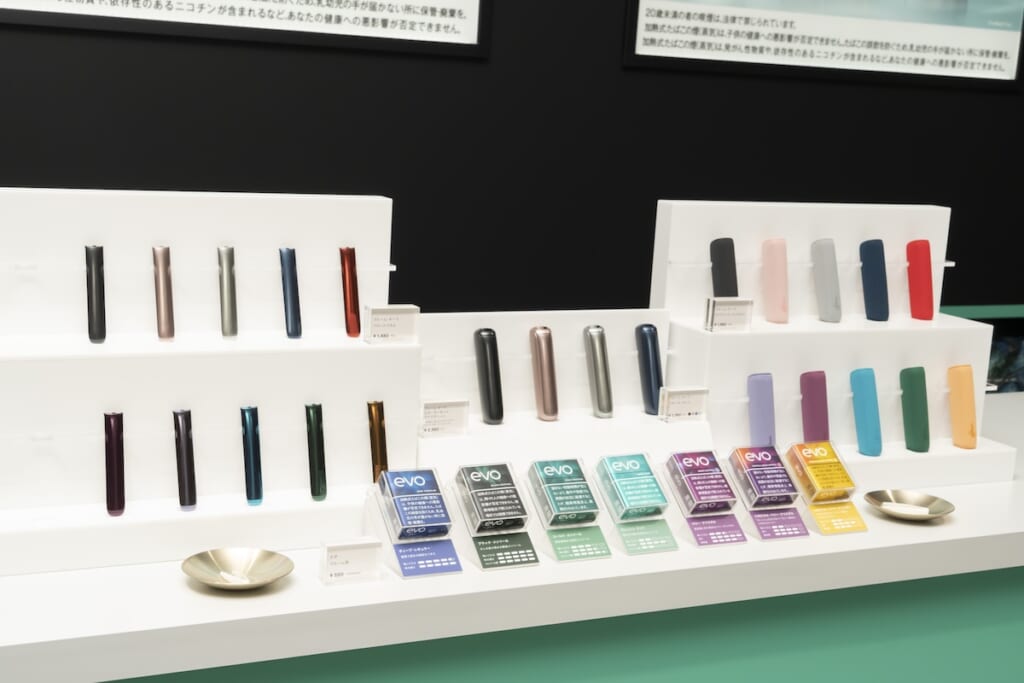 Ploom × NAKED, INC. ポップアップストア渋谷の物販エリア