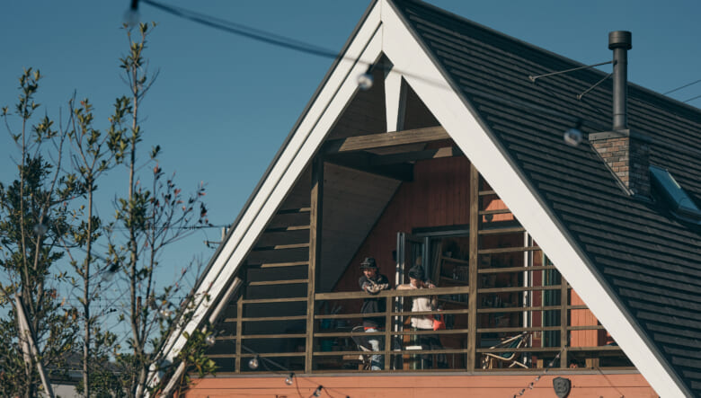 まるでキャンプ場キブン。ファミリーキャンパーが、BESSの展示場LOGWAYを遊び尽くす！【BESSの家探訪】