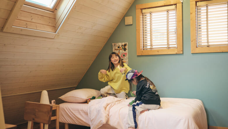 まるでキャンプ場キブン。ファミリーキャンパーが、BESSの展示場LOGWAYを遊び尽くす！【BESSの家探訪】