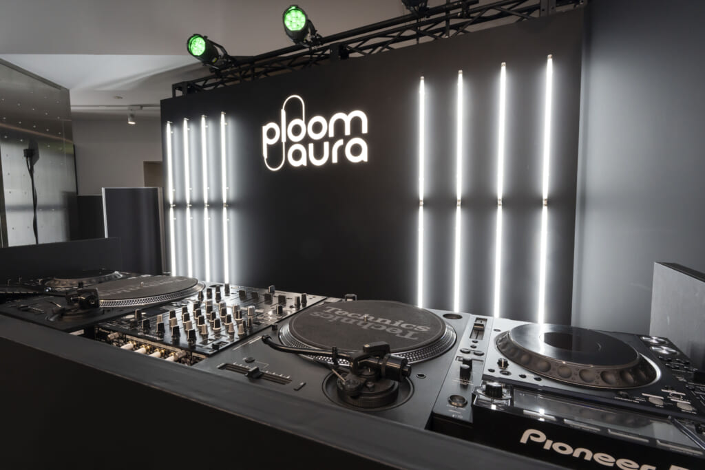 Ploom × NAKED, INC. ポップアップストア渋谷の3Fミュージックブース