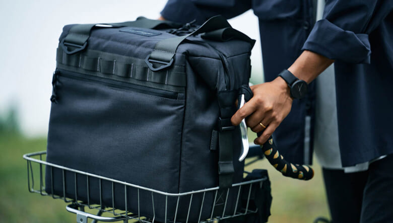 シマノ初のソフトクーラーは、真空仕様でハードクーラー並みの保冷力を誇るハイスペックモデル。