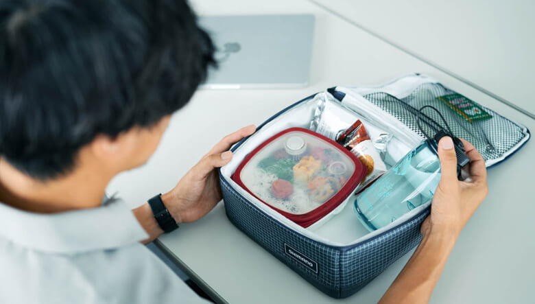 シマノ初のソフトクーラーは、真空仕様でハードクーラー並みの保冷力を誇るハイスペックモデル。