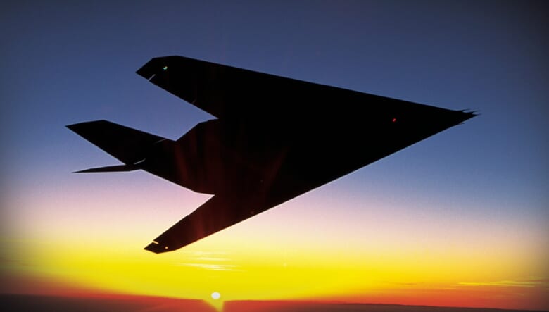 ルミノックスの初代パイロットウォッチが日本限定で復刻。重厚感のあるナイトホークモデル！