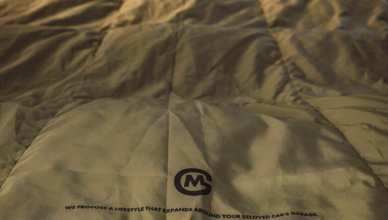 ゴードンミラーのナンガ別注ダウンブランケットは車中泊にベストな特別仕様！