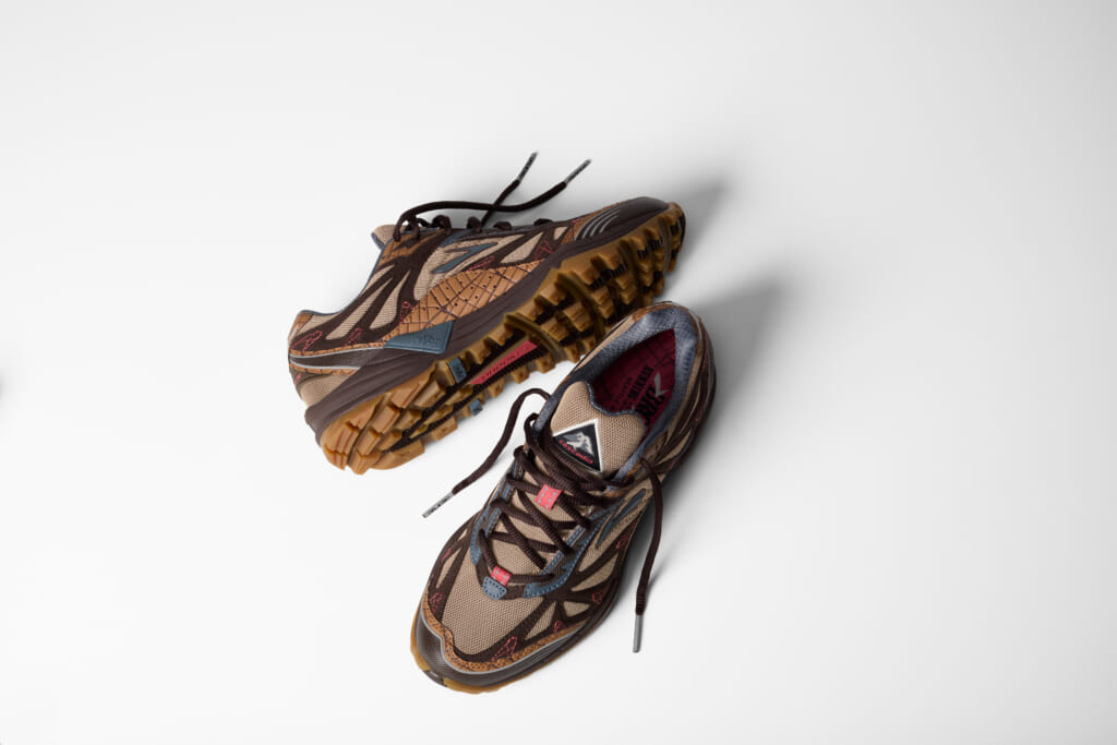 ブルックス×ステイプルのコラボシューズ