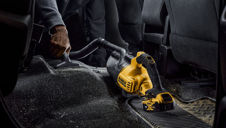 DEWALTから汎用性◎なクリーナーが登場。アクセサリー豊富でガレージも愛車もおまかせ。