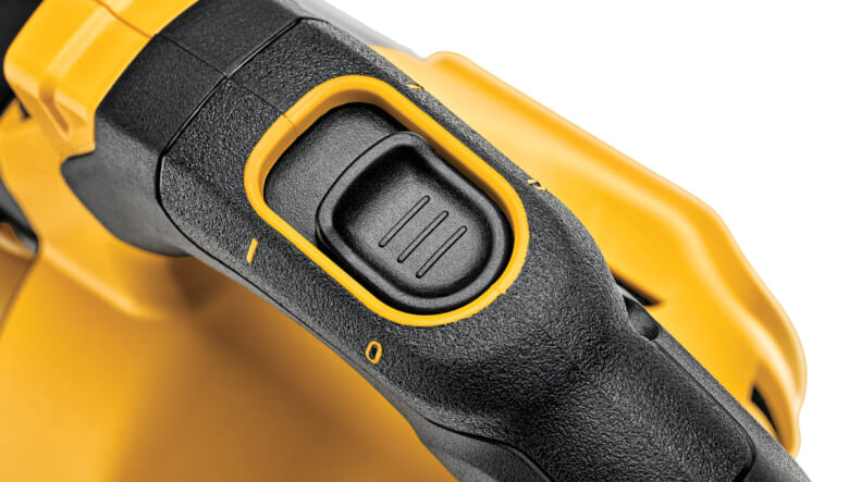 DEWALTから汎用性◎なクリーナーが登場。アクセサリー豊富でガレージも愛車もおまかせ。