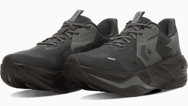 コンバース初の厚底ランシューは、楽しく快適に走れてポップなルックスも◎。