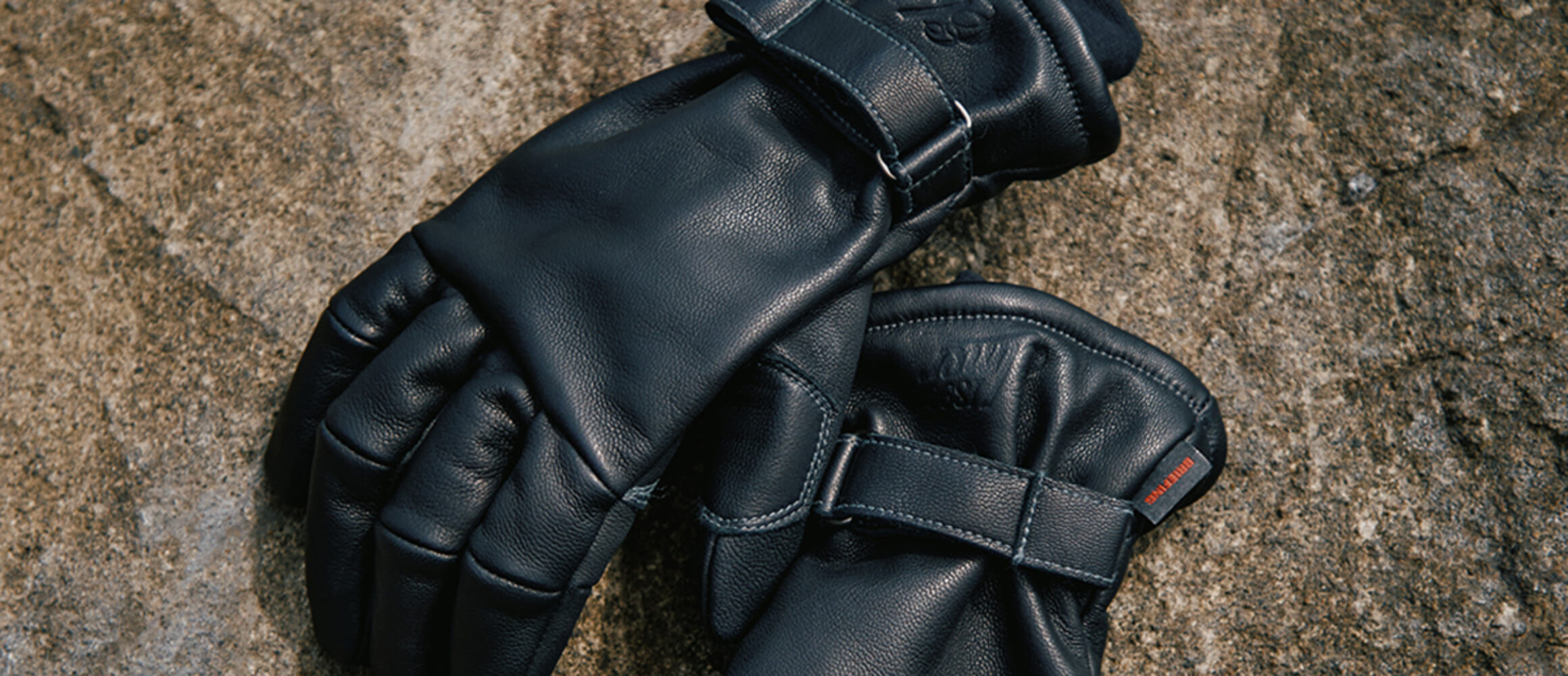 ブリーフィング レザーグローブ BRIEFING×EBS CW GLOVES キャンプグローブにブリーフィングの世界観を投入。ブラックレザーの