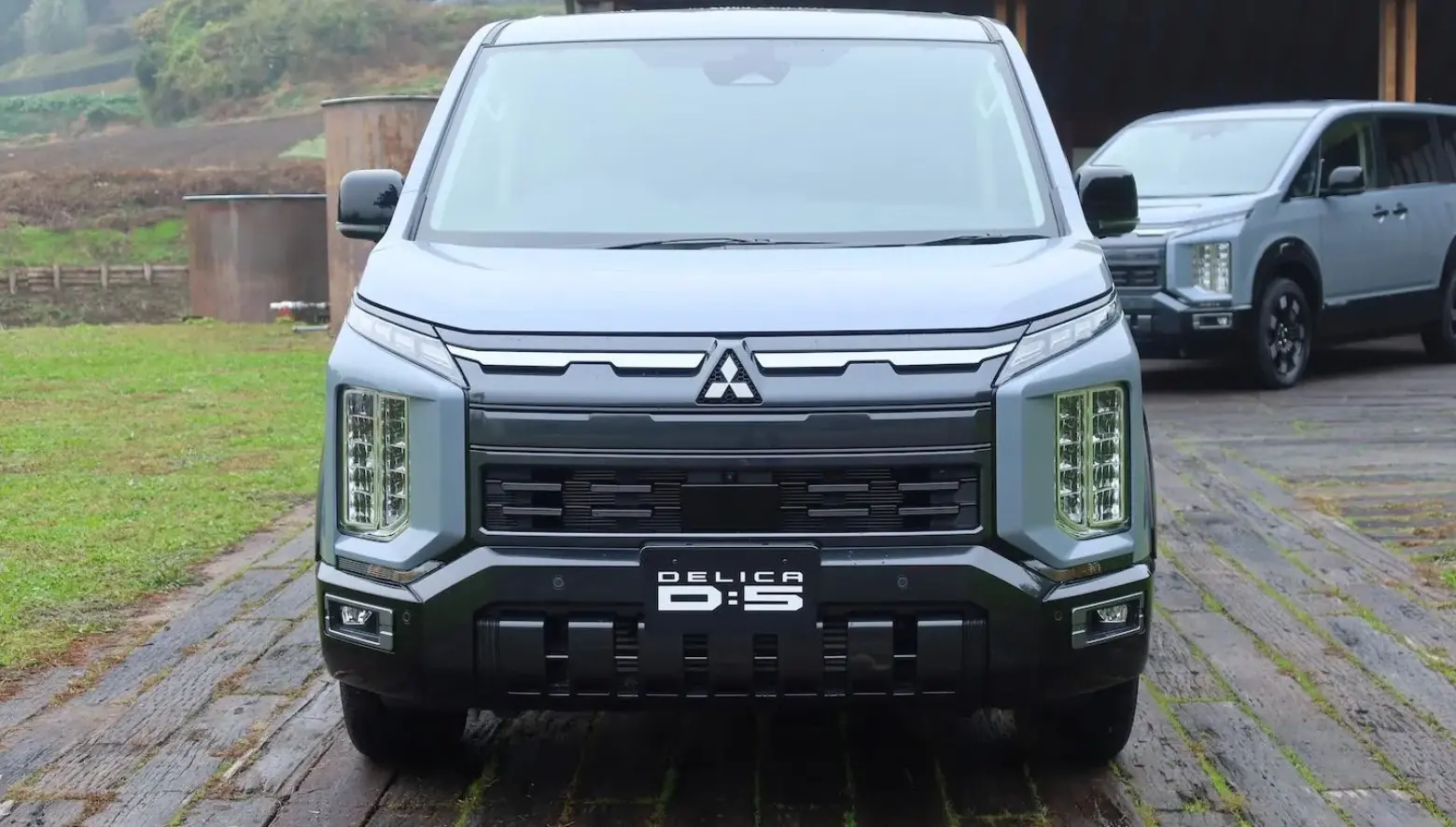 MITSUBISHI_NEW_DELICA-D5_22-1-