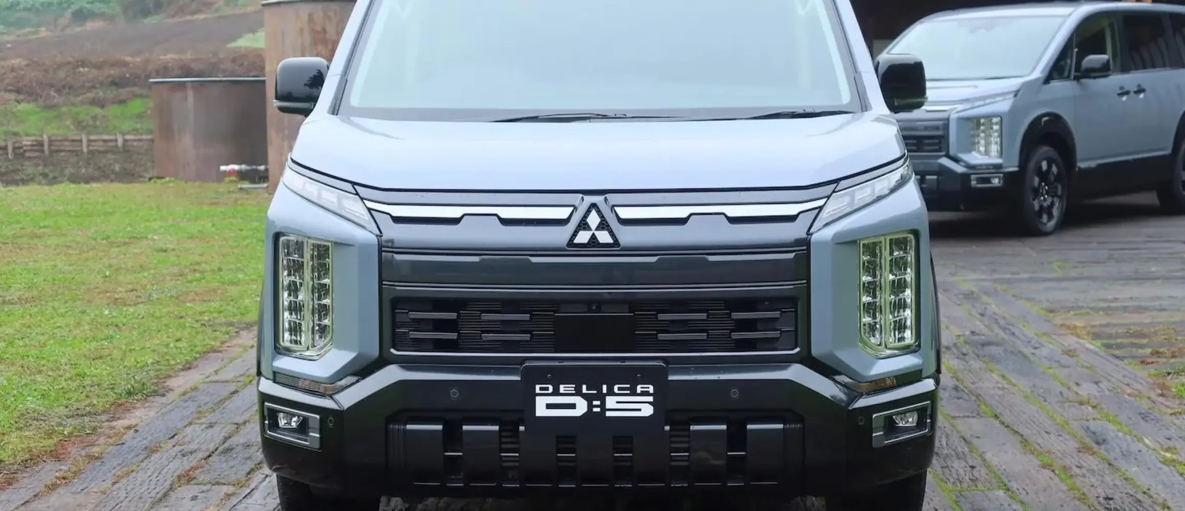 MITSUBISHI_NEW_DELICA-D5_22-1-