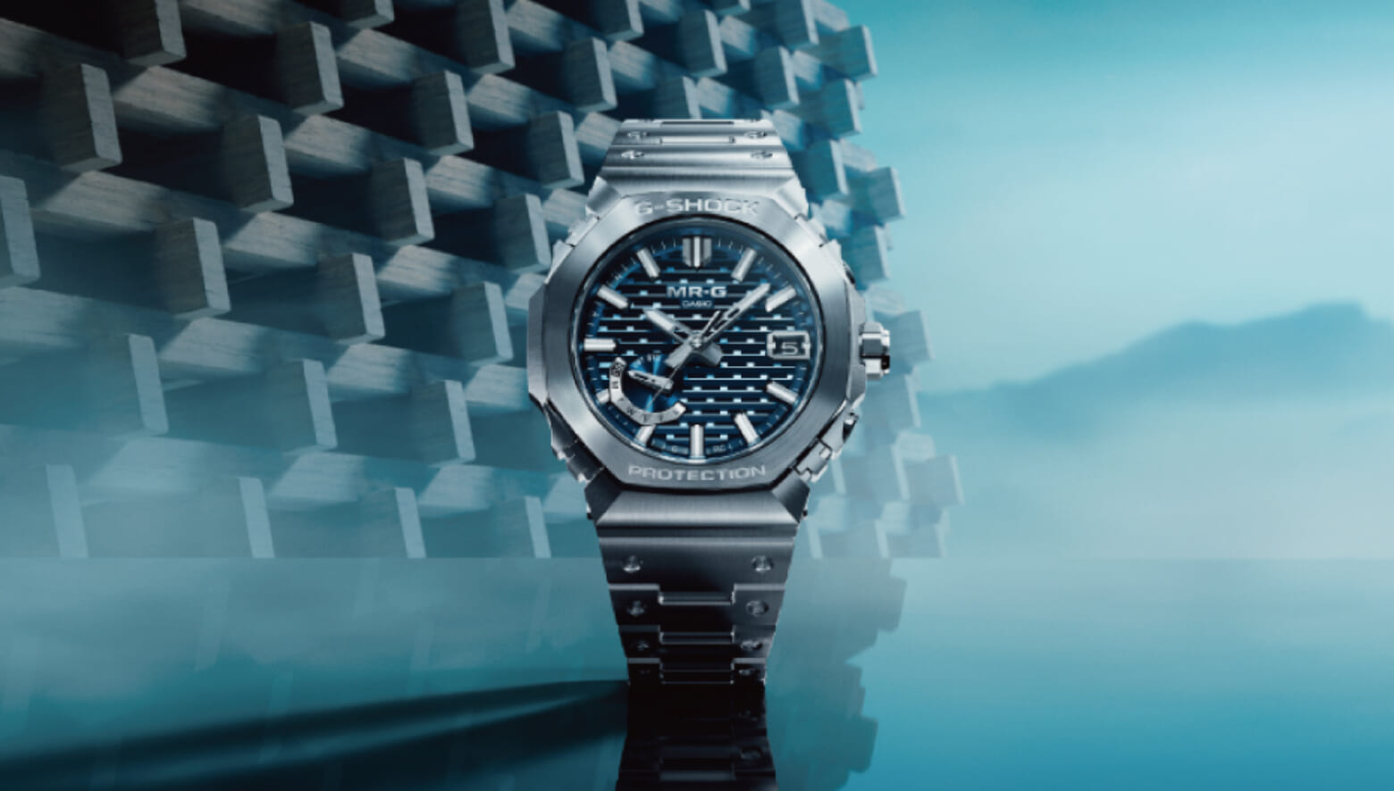 Gショック最高峰の“MR-G”に、日本の伝統技法とカラーを取り入れた逸品