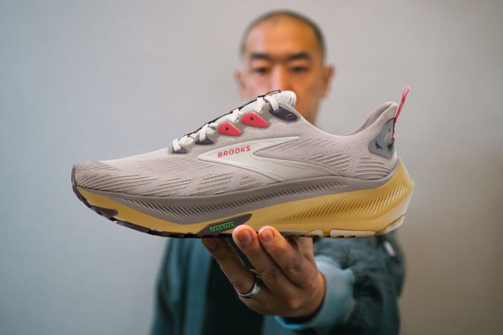 ブルックス×ステイプルのコラボシューズ