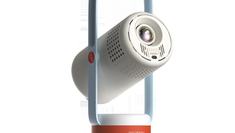 キャンプでも手軽に映画やゲームを満喫できる「エクスジミー」のポータブルプロジェクター“ノヴァ”にフォーカス！