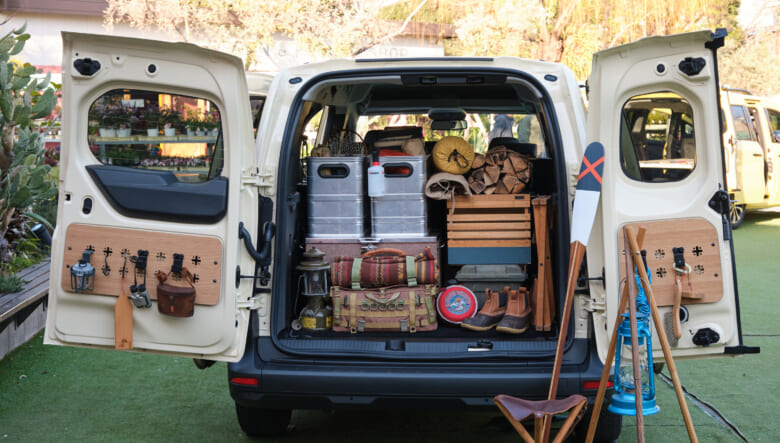 「グランカングー」は、3列目が増えただけでなく、デカい荷室の多彩なアレンジもスゴかった！