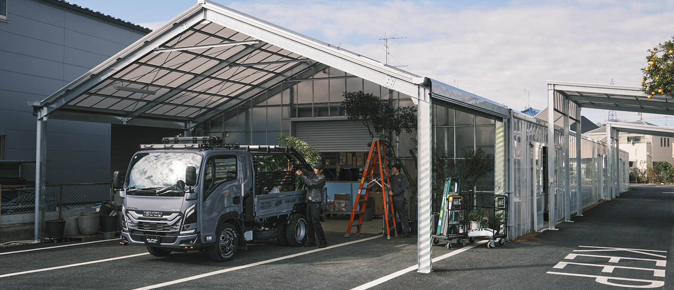 シゴトも、趣味も。いすゞの「ELFmio CROSS STYLE CONCEPT」を、グリーンキーパーがお試し。