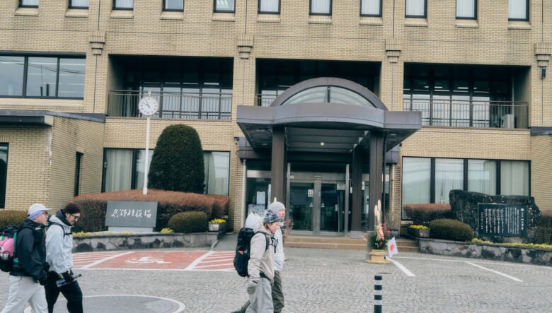 「富士山×遊歩」の新定番！　美味しい湧水を絶景で味わう、忍野トレイルのススメ。【GO OUT 遊歩倶楽部／忍野村編 #01】