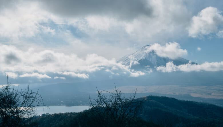 「富士山×遊歩」の新定番！　美味しい湧水を絶景で味わう、忍野トレイルのススメ。【GO OUT 遊歩倶楽部／忍野村編 #02】