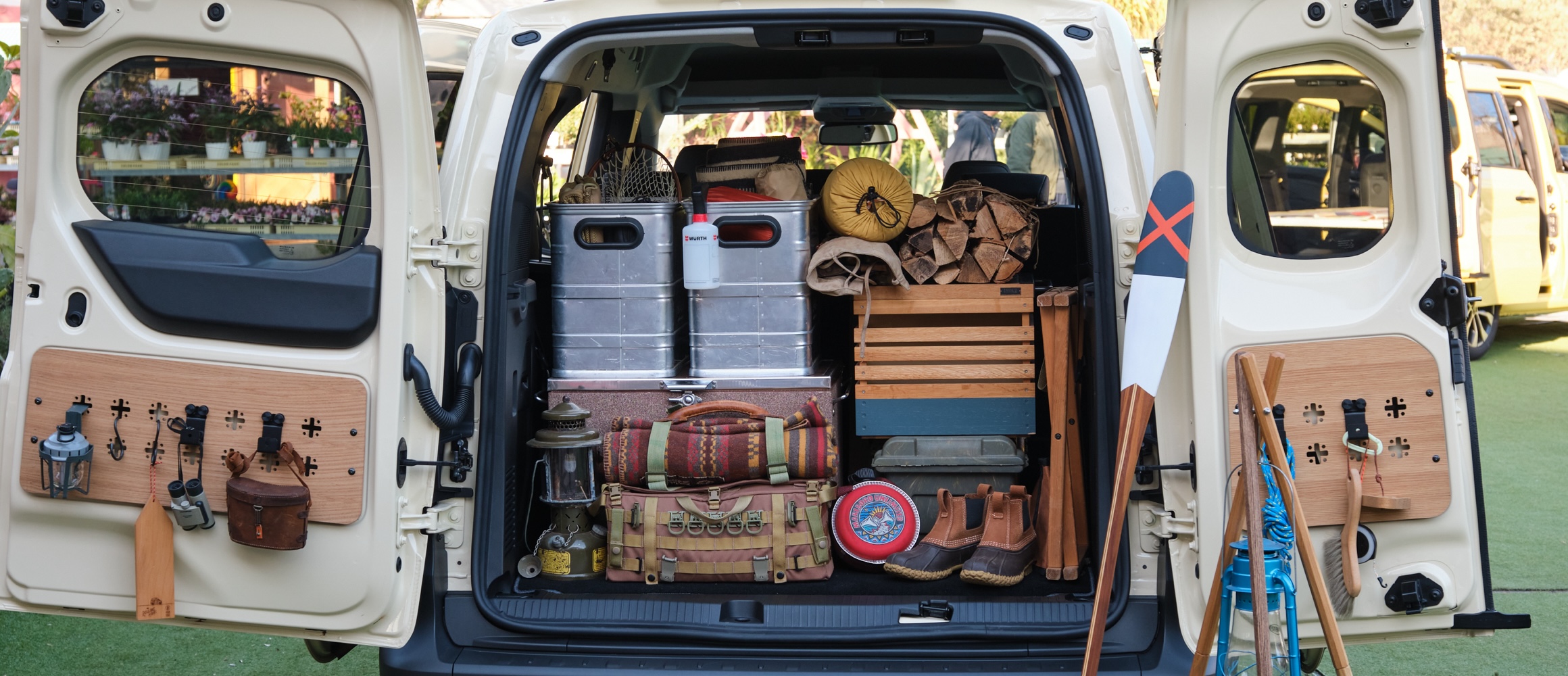 「グランカングー」は、3列目が増えただけでなく、デカい荷室の多彩なアレンジもスゴかった！