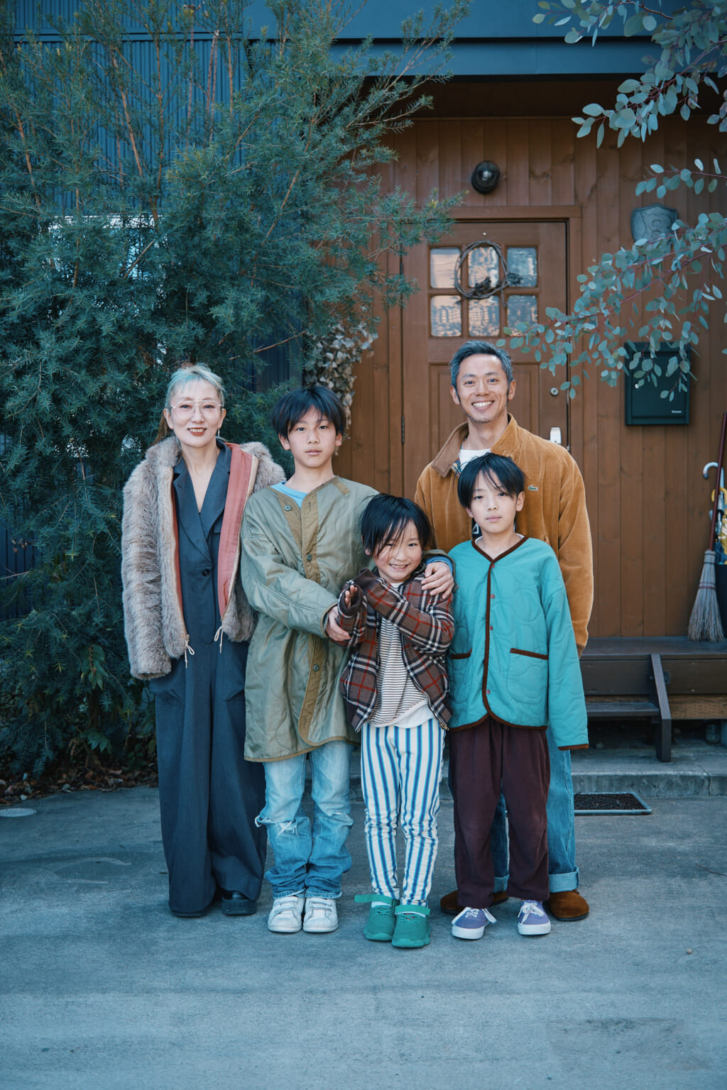 5人家族の集合写真