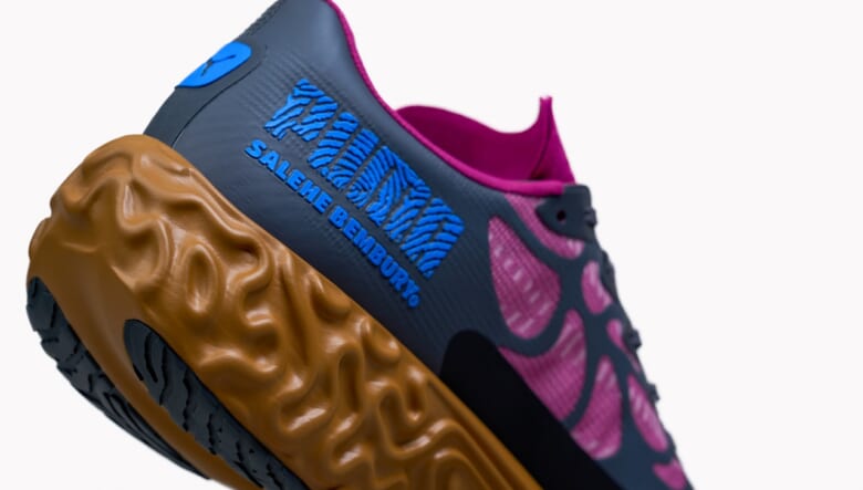 プーマが世界的に注目されるシューズデザイナーとコラボ。斬新なテクスチャーの高性能モデルをリリース。