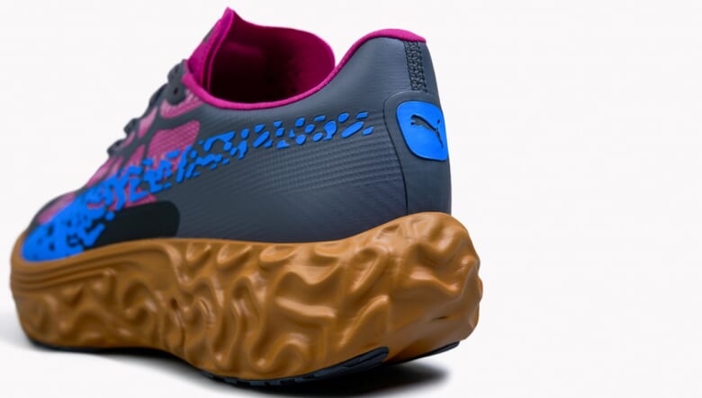 プーマが世界的に注目されるシューズデザイナーとコラボ。斬新なテクスチャーの高性能モデルをリリース。