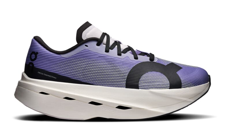 「オン」屈指のレーシングシューズに新作デビュー。走りに特化したスペックが所有欲を満たす！