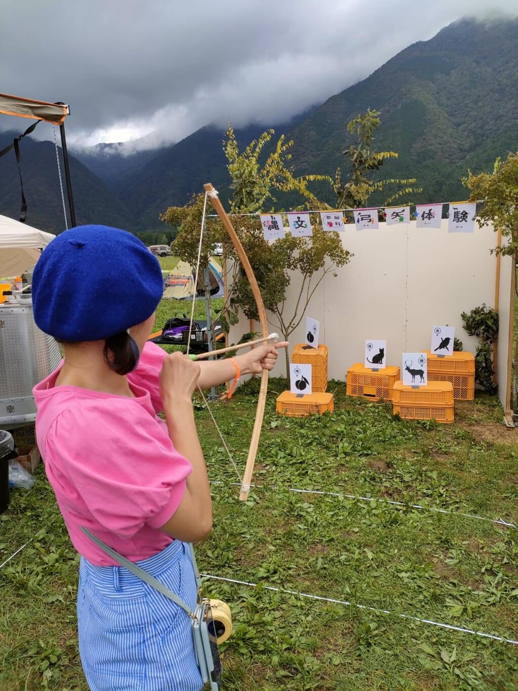 子ども用のコンテンツに参加している女の子の写真