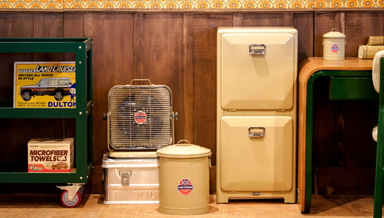 ランドクルーザーが「DULTON」とコラボ！  ガレージムードを楽しめるインテリア雑貨の数々。