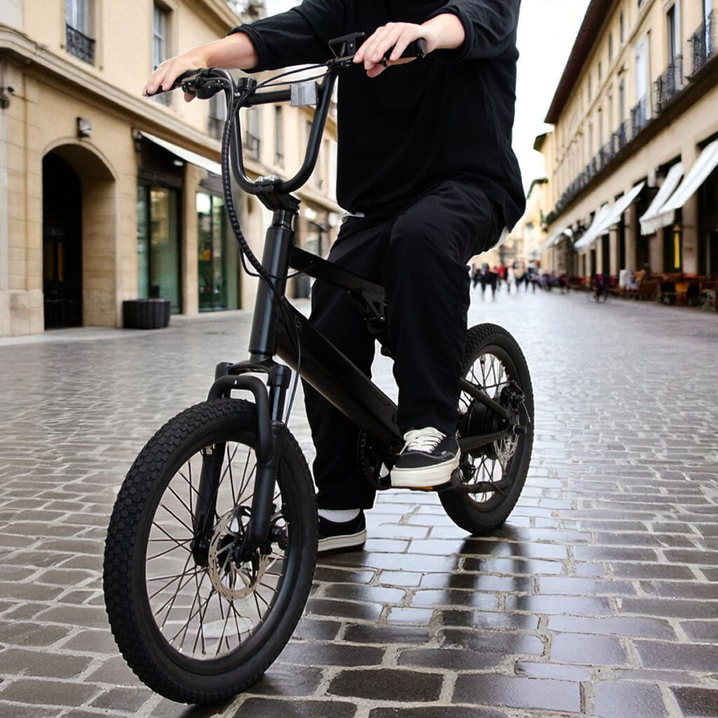 「アントレビークル」発のストリート・コミューター“CYRQ”は、BMX を現代の街乗りに最適化した大人スタイルの E-バイク!