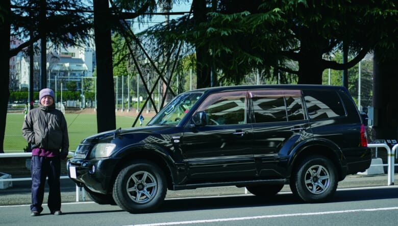 本格的なウインタースポーツを楽しむという佐野さんは、この時期はスタッドレスのアイスガードを装着。「運転席の視点が高いので、見た目以上に扱いやすいです。3列目も意外と足元が広く、ほどよく使用しています」。