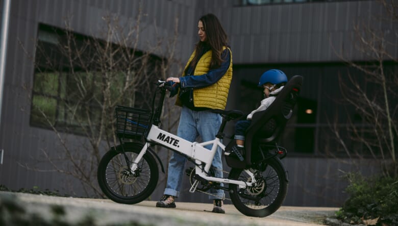 子育て世代をサポート！「e-MATE」の二人乗り用自転車にニューカラーが登場。
