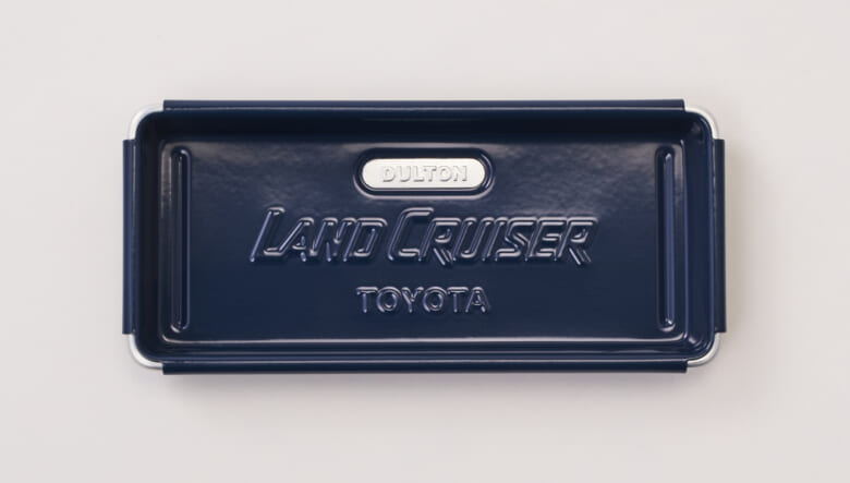 ランドクルーザーが「DULTON」とコラボ！  ガレージムードを楽しめるインテリア雑貨の数々。