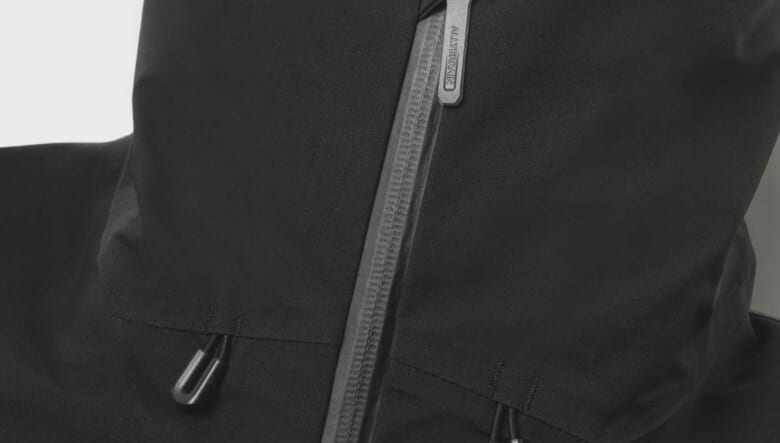 街着最強レベル！ デサント オルテライン81の定番ハードシェルジャケットがより使いやすくなって新登場。