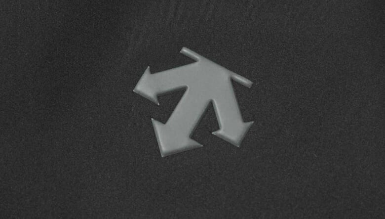 街着最強レベル！ デサント オルテライン81の定番ハードシェルジャケットがより使いやすくなって新登場。