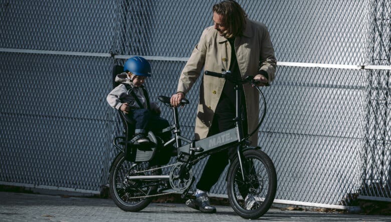 子育て世代をサポート！「e-MATE」の二人乗り用自転車にニューカラーが登場。