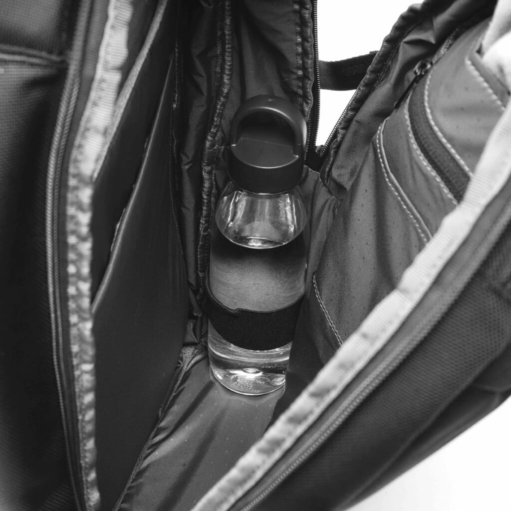 Tracks Expansion Backpackとウォーターボトル